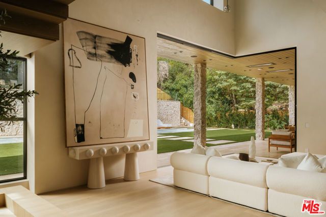 2130 Mandeville Canyon Road, Los Angeles, CA 90049
