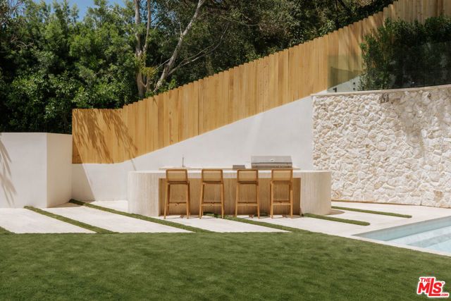 2130 Mandeville Canyon Road, Los Angeles, CA 90049