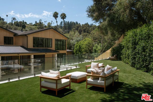 2130 Mandeville Canyon Road, Los Angeles, CA 90049