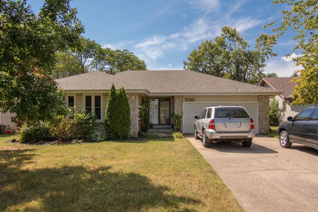 2549 South Delaware Avenue, Springfield, MO 65804
