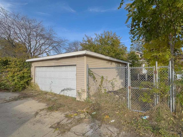 8404 S Oglesby Avenue, Chicago, IL 60617