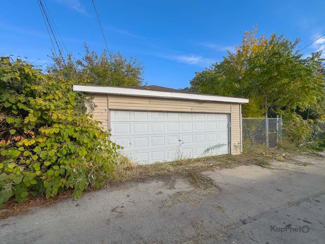 8404 S Oglesby Avenue, Chicago, IL 60617