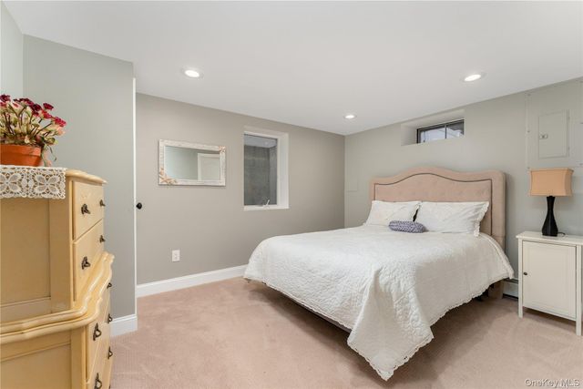 8 Wakeman Court, Hampton Bays, NY 11946