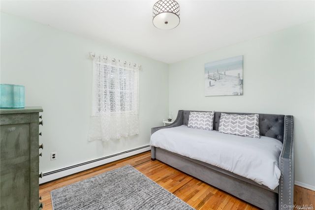 8 Wakeman Court, Hampton Bays, NY 11946