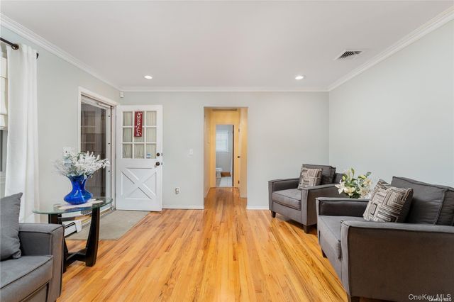 8 Wakeman Court, Hampton Bays, NY 11946