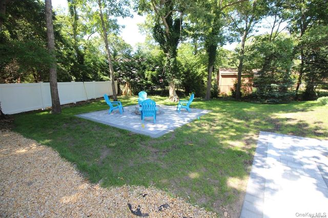 8 Wakeman Court, Hampton Bays, NY 11946