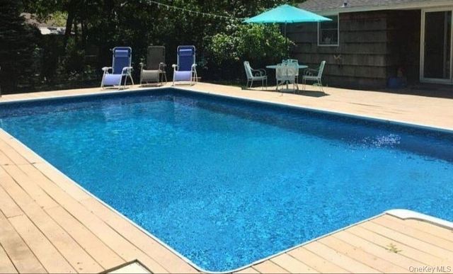 8 Wakeman Court, Hampton Bays, NY 11946