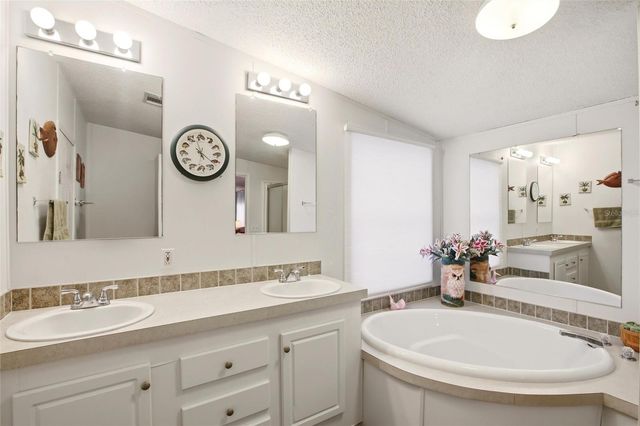 184 W MANATEE LOOP, Punta Gorda, FL 33950