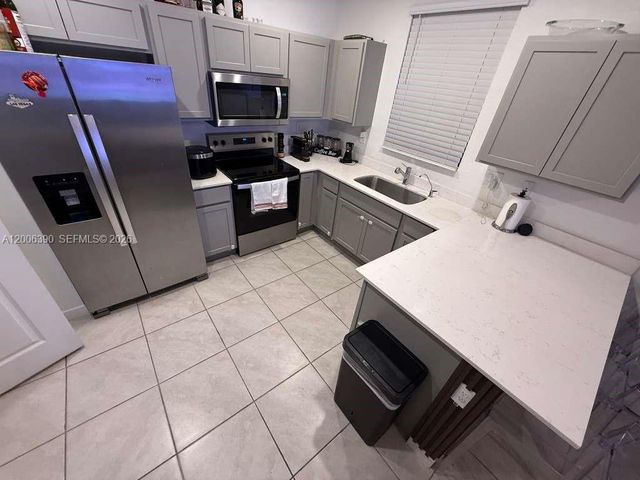 441 NE 13th St, Florida City, FL 33034