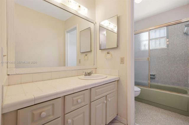 10262 SW 27th St, Miami, FL 33165