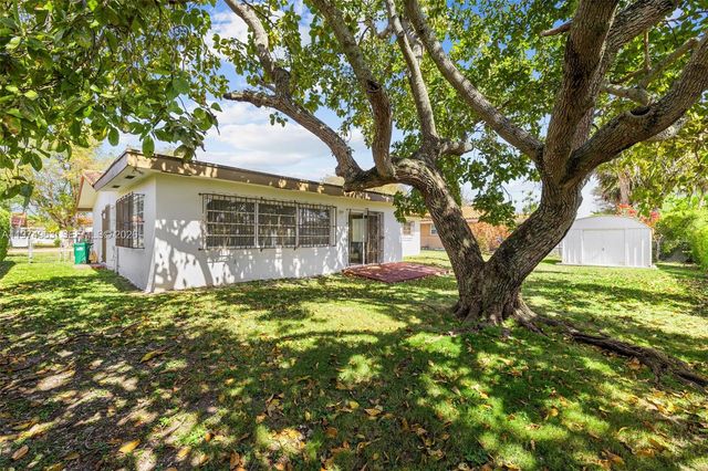 10262 SW 27th St, Miami, FL 33165