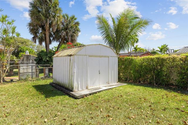 10262 SW 27th St, Miami, FL 33165