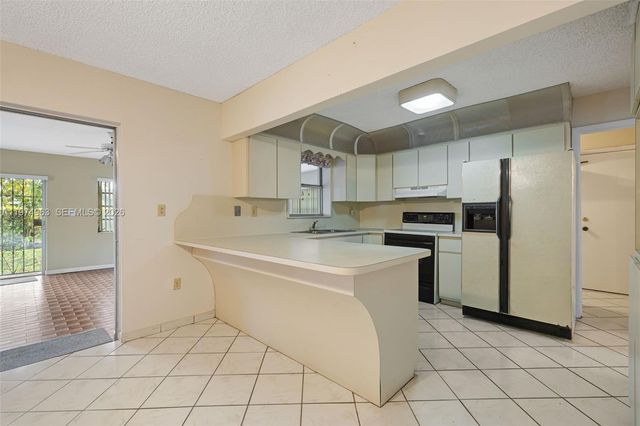 10262 SW 27th St, Miami, FL 33165