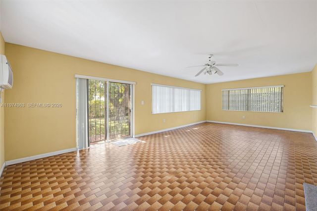 10262 SW 27th St, Miami, FL 33165