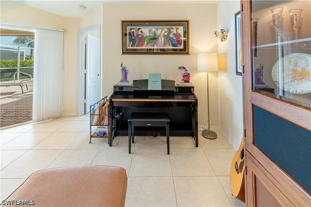 458 Countryside DR, Naples, FL 34104