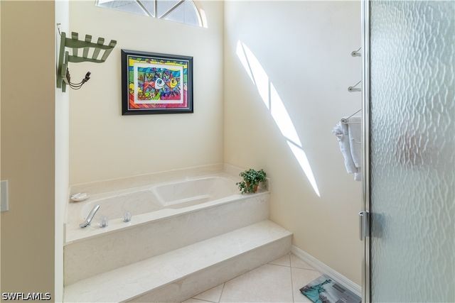 458 Countryside DR, Naples, FL 34104
