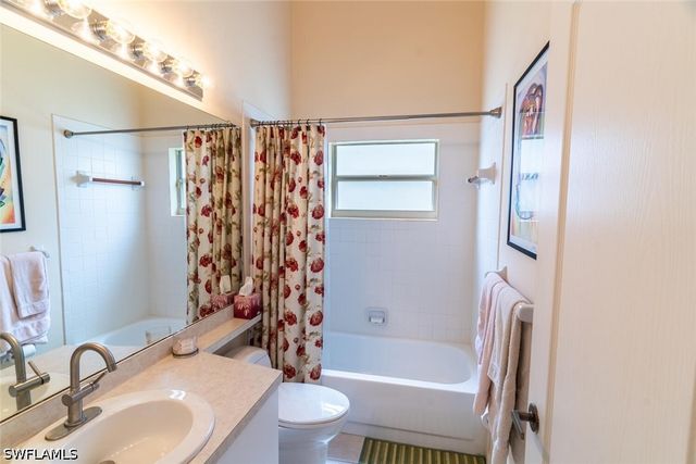 458 Countryside DR, Naples, FL 34104