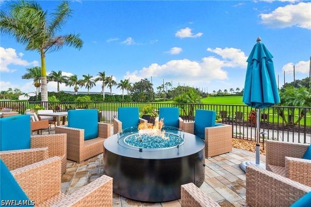 458 Countryside DR, Naples, FL 34104