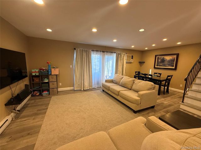 1604 Chelsea Cove S, Hopewell Junction, NY 12533