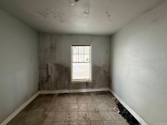 809 LEAL ST, San Antonio, TX 78207