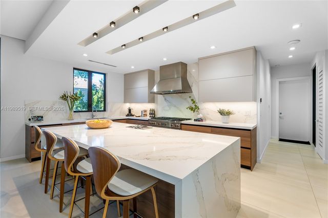 7900 SW 57th Ct, South Miami, FL 33143