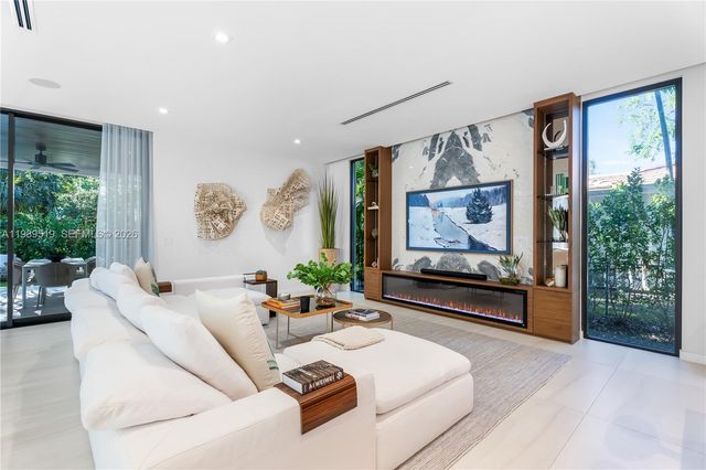 7900 SW 57th Ct, South Miami, FL 33143