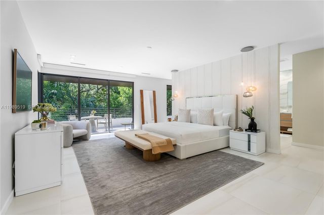 7900 SW 57th Ct, South Miami, FL 33143