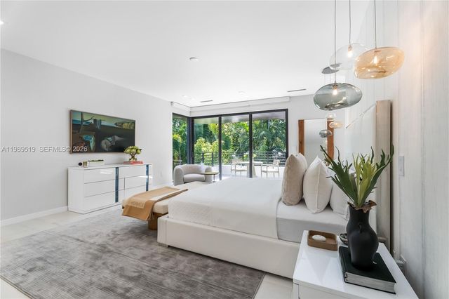 7900 SW 57th Ct, South Miami, FL 33143