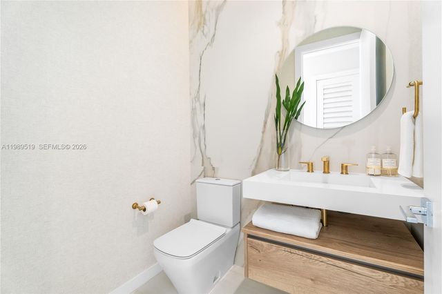 7900 SW 57th Ct, South Miami, FL 33143