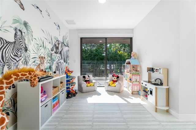 7900 SW 57th Ct, South Miami, FL 33143