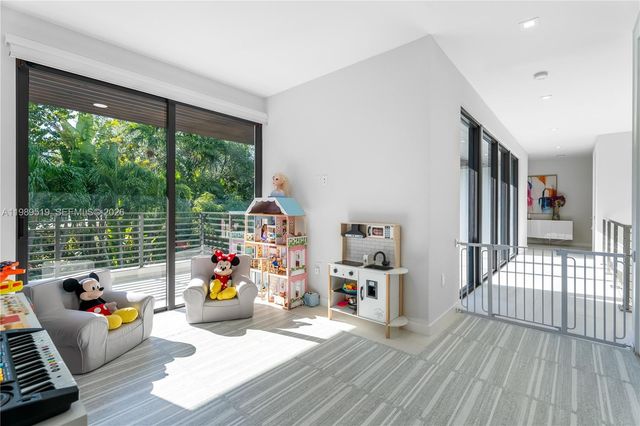 7900 SW 57th Ct, South Miami, FL 33143