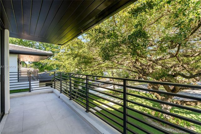 7900 SW 57th Ct, South Miami, FL 33143