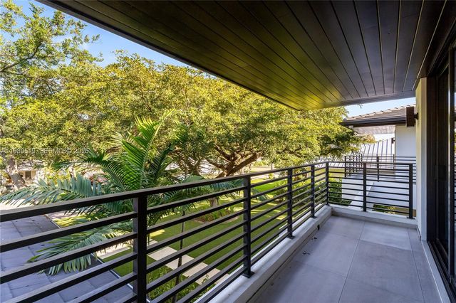 7900 SW 57th Ct, South Miami, FL 33143