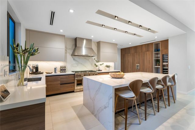 7900 SW 57th Ct, South Miami, FL 33143