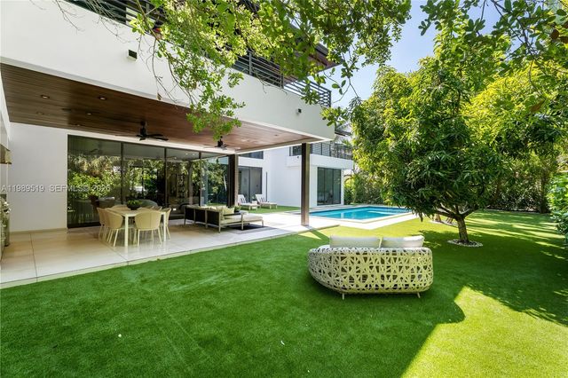 7900 SW 57th Ct, South Miami, FL 33143