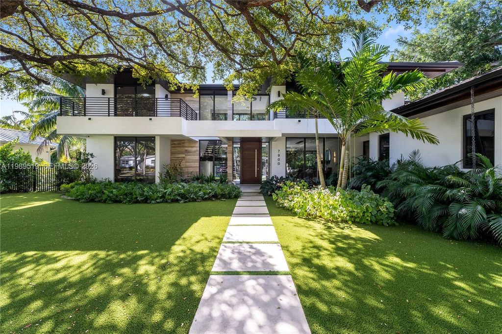7900 SW 57th Ct, South Miami, FL 33143
