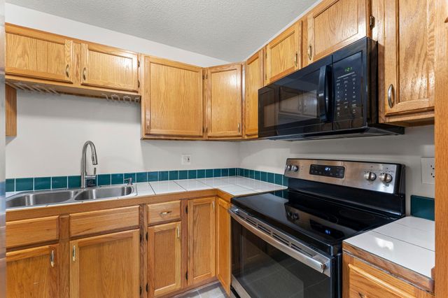 7782 Dunmore Road, Woodbury, MN 55125