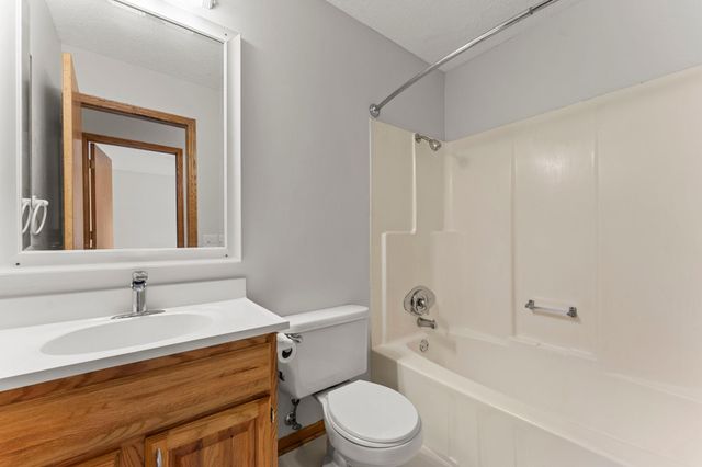 7782 Dunmore Road, Woodbury, MN 55125