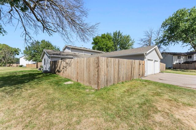 7782 Dunmore Road, Woodbury, MN 55125