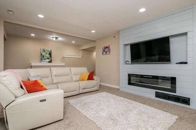 2306 LONGWOOD DR, Columbia, MO 65203