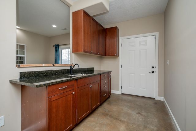 2306 LONGWOOD DR, Columbia, MO 65203