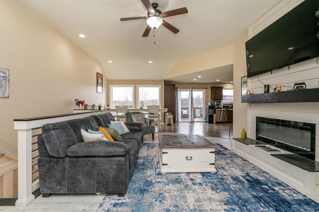 2306 LONGWOOD DR, Columbia, MO 65203