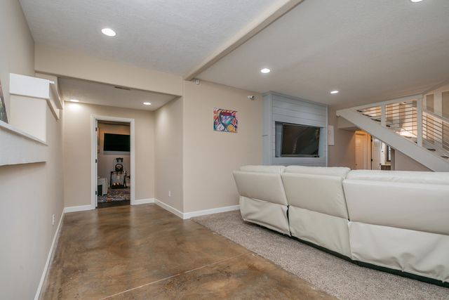 2306 LONGWOOD DR, Columbia, MO 65203