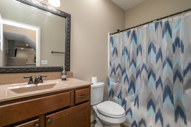 2306 LONGWOOD DR, Columbia, MO 65203