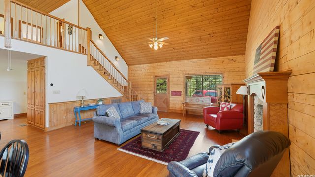 800 Woodcreek Ranch RD, Wimberley, TX 78676