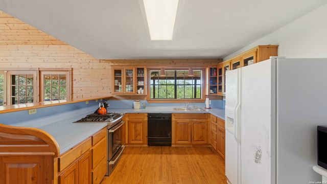 800 Woodcreek Ranch RD, Wimberley, TX 78676
