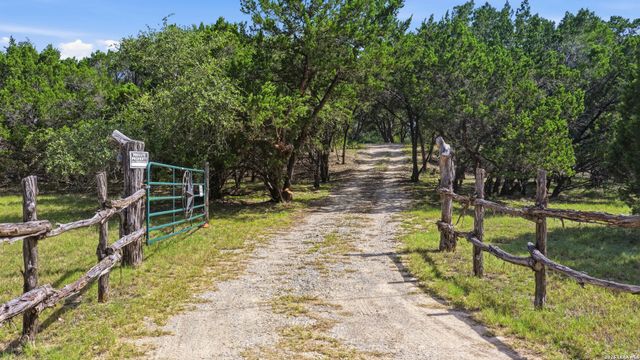 800 Woodcreek Ranch RD, Wimberley, TX 78676
