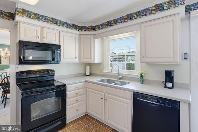 908 SCHOOLHOUSE LN, Dover, DE 19904