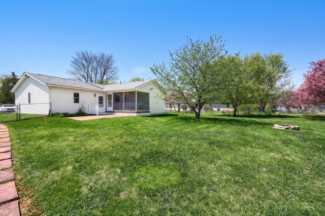 1 WINTER DR, Gettysburg, PA 17325