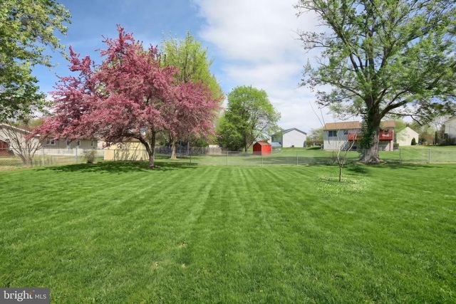 1 WINTER DR, Gettysburg, PA 17325